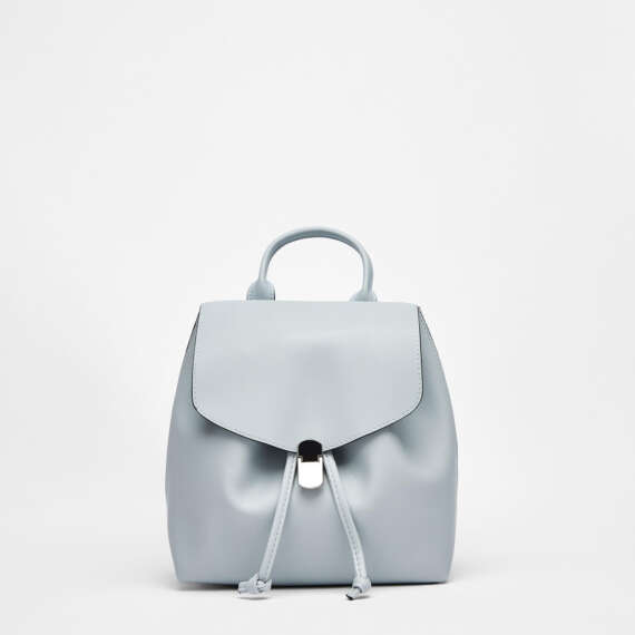 Backpack with metal fastener